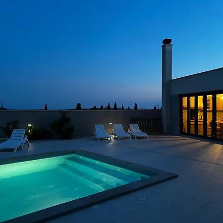 Mare - Modern With Swimming Pool And Jacuzzi Вилла Пула