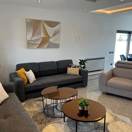 Вилла Mare - Modern With Swimming Pool And Jacuzzi Пула
