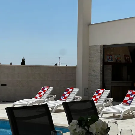 Mare - Modern With Swimming Pool And Jacuzzi Вилла