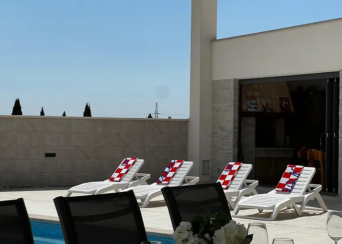 Mare - Modern With Swimming Pool And Jacuzzi Vila