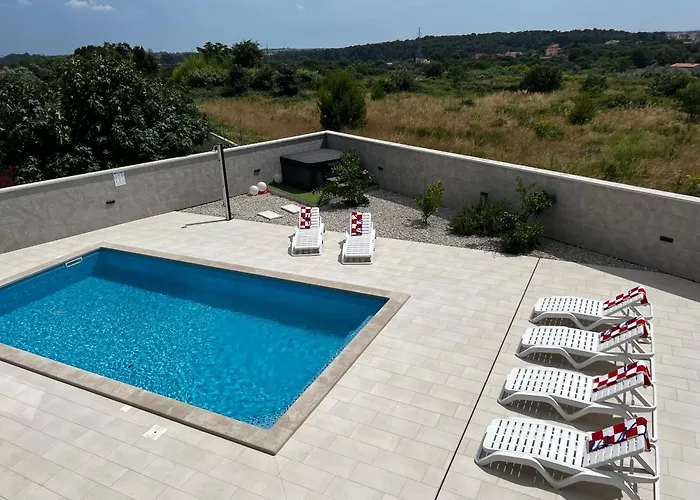 Mare - Modern With Swimming Pool And Jacuzzi Vila Pula